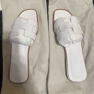 Brand new in box Hermes Oran Sandals. Size 40 White